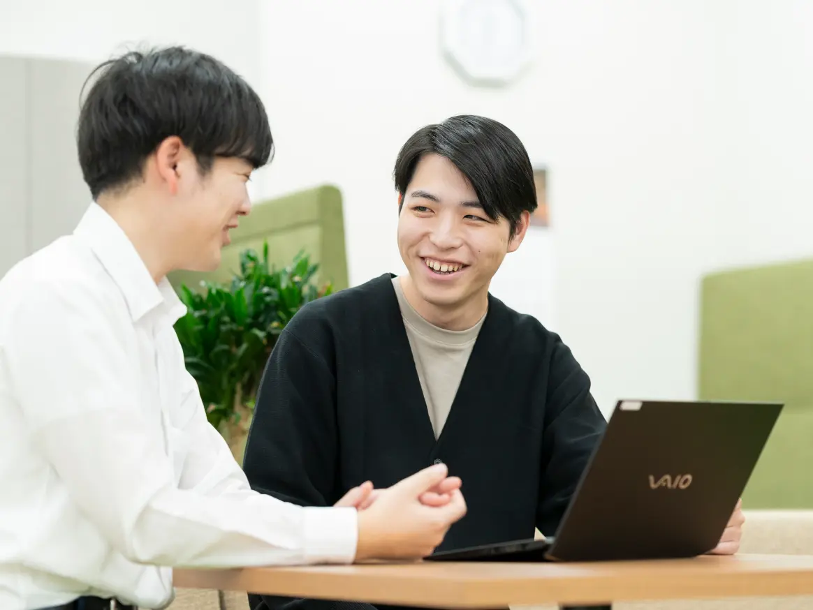 制御部で働く社員D.Kの写真