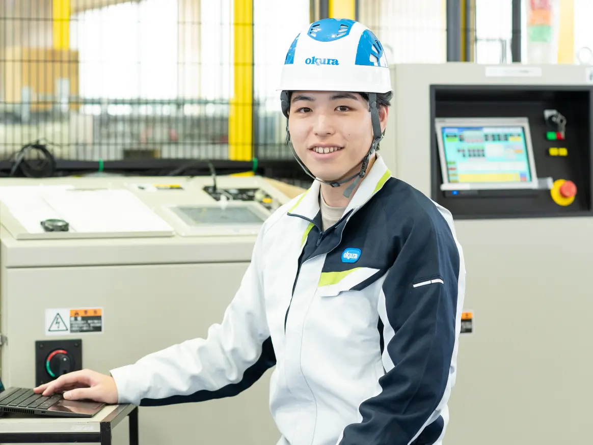 制御部で働く社員D.Kの写真