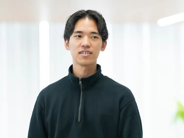 制御部で働く社員I.Sの写真