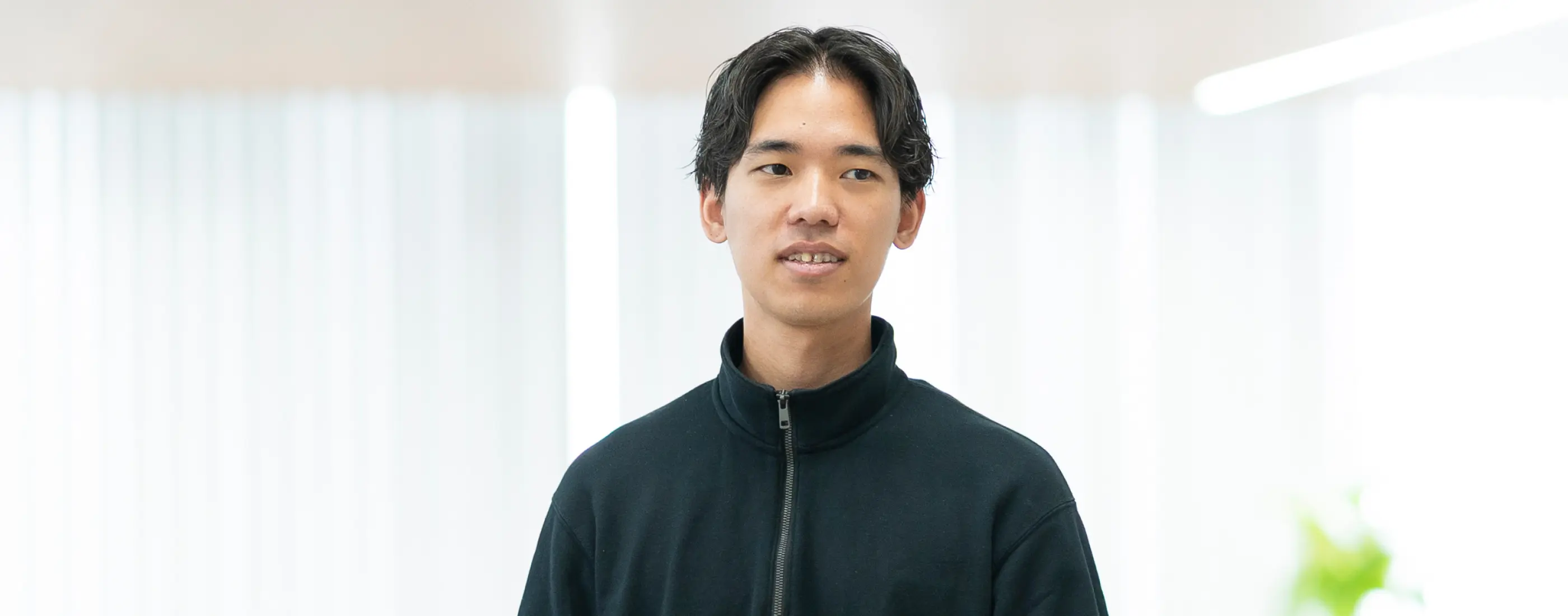 制御部で働く社員I.Sの写真