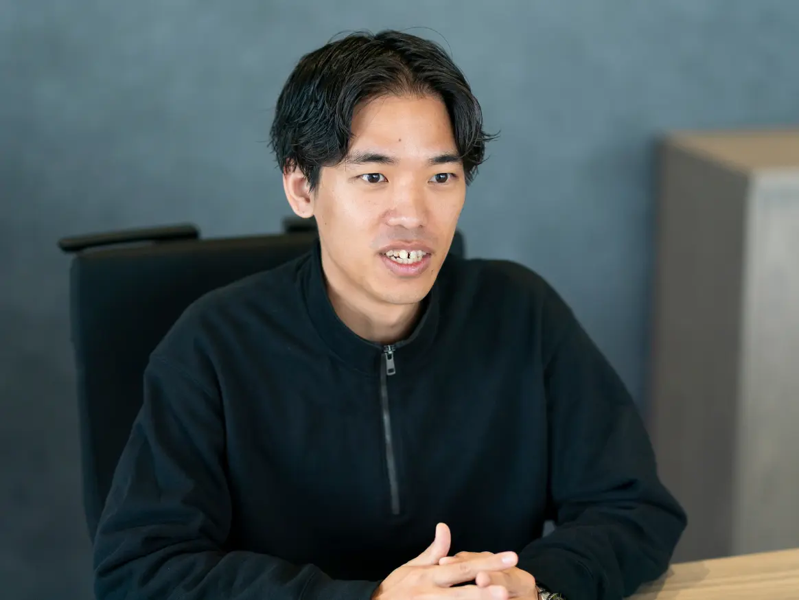 制御部で働く社員I.Sの写真