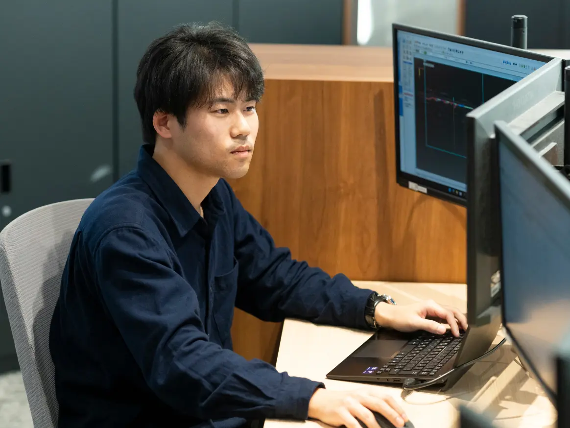 設計部で働く社員M.Kの写真