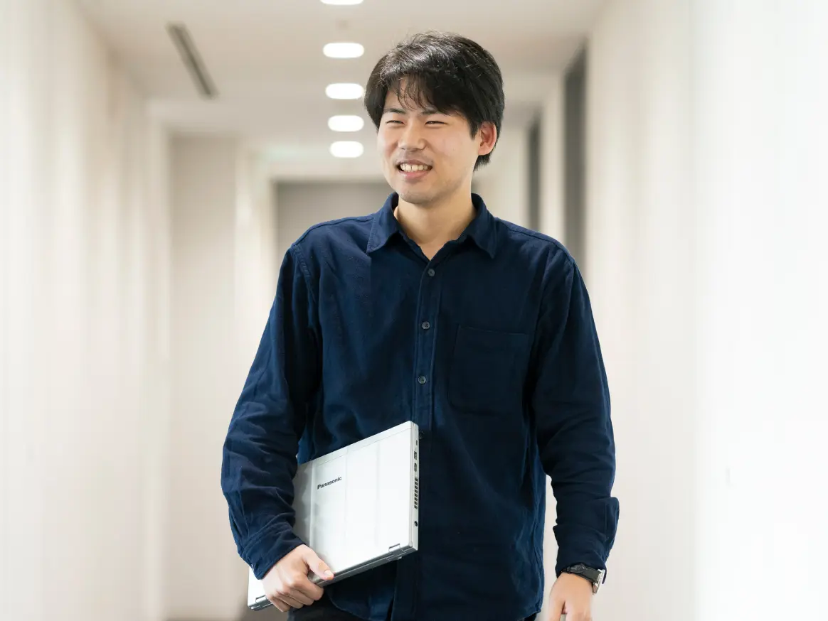 設計部で働く社員M.Kの写真