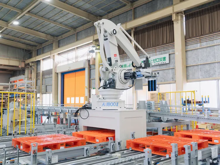 オークラ輸送機 本社 執務フロアの様子