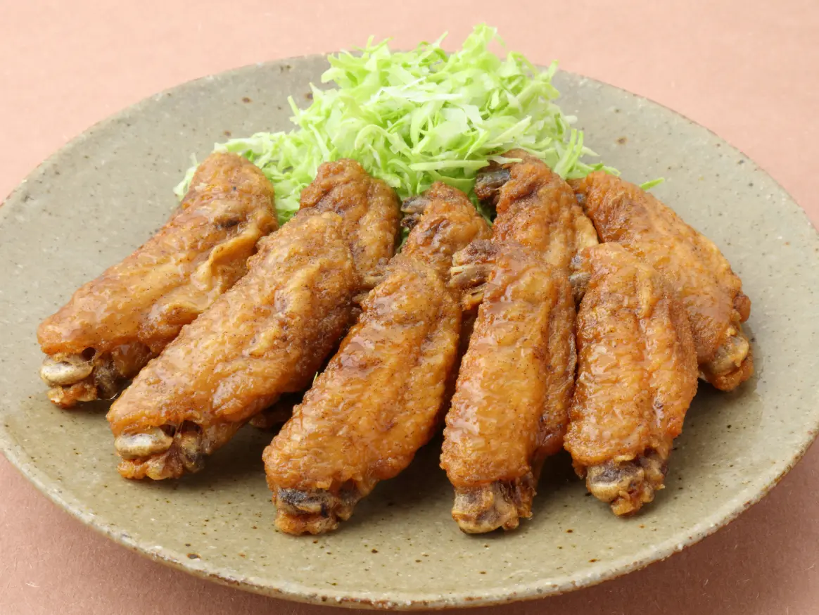 手羽先（甘辛スパイスでパリッと仕上げた名古屋名物）